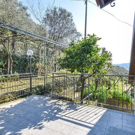 Awesome In With Kitchen Holiday home *